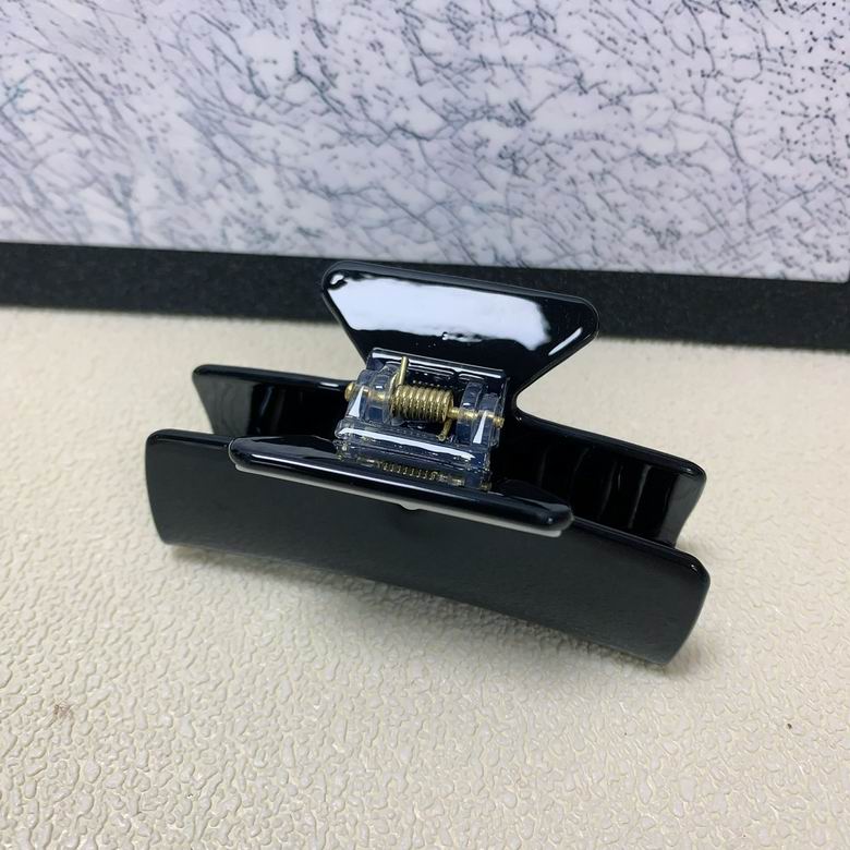 Prada Hair Grab Clip  (6)